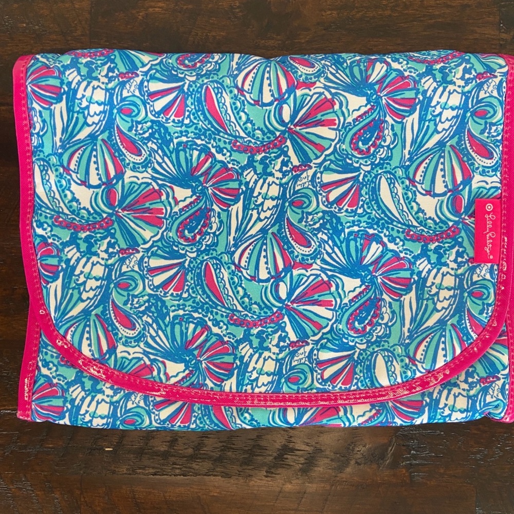 Lilly Pulitzer x Target Hanging Toiletry Bag in My Fans Print Pink Blue